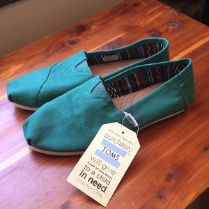 NWT Toms- Galapagos Green Canvas